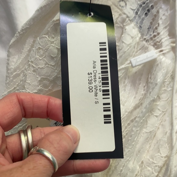 Lace dress with corset back - Picture 8 of 10